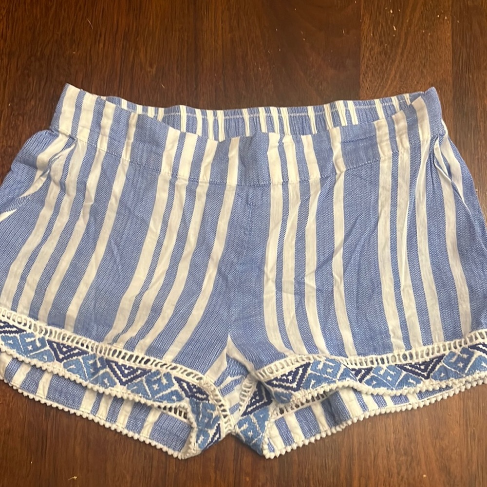 Women’s blue stripe and crochet short
